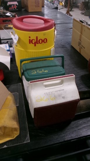 IGLOO 5 GALLON WATER COOLER & 2 COOLERS