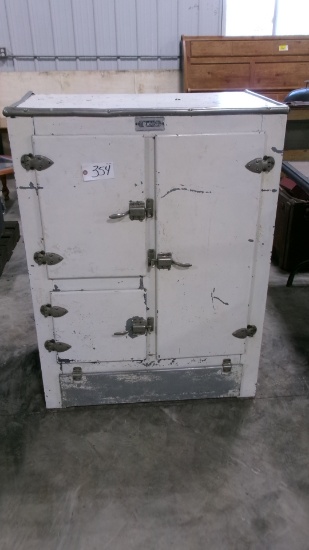 33"  3 DOOR VINTAGE ICE BOX
