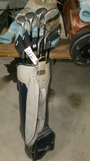 SET OF MERIT GOLF CLUBS