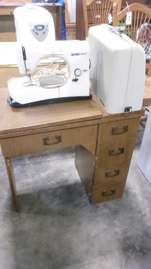 NECHHI SEWING MACHINE w / CABINET