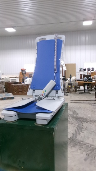 SUBMERSIBLE BATH LIFT CHAIR, battery operated remote w / charger