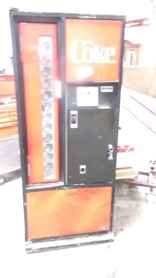 WORKING UPRIGHT COKE MACHINE  w / key, works