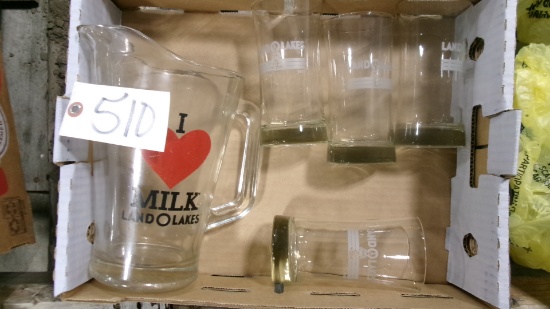 LAND O LAKES PITCHER w / 4 GLASSES