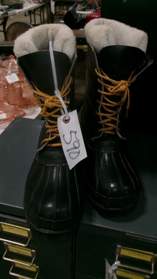 SLIGHTLY USED ARCTIC CAT # 8 SNOW BOOTS  ( 80'S )