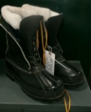 UNUSED ARCTIC CAT # 8 SNOW BOOTS  (80'S )
