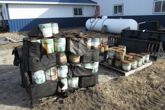 10-1 GALLON PAILS OF CITI-SERVICE GREASE (pails are rusty )