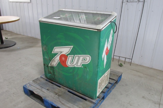 7 UP CHEST COOLER