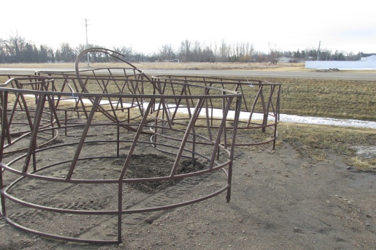 2 HAY RINGS