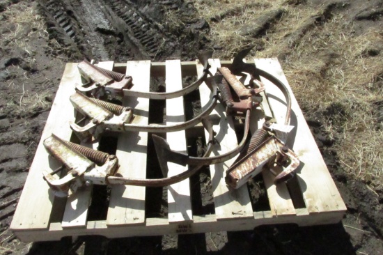 5- IHC VIBRA SHANK CULTIVATOR ASSEMBLIES
