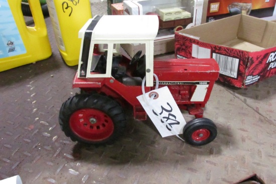 IHC 1586 TOY TRACTOR