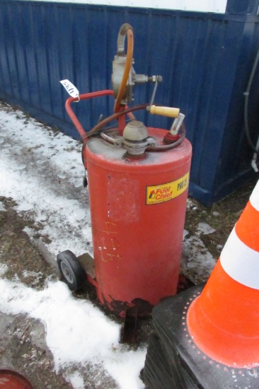 15 GALLON PORTABLE SERVICE TANK w / hand pump