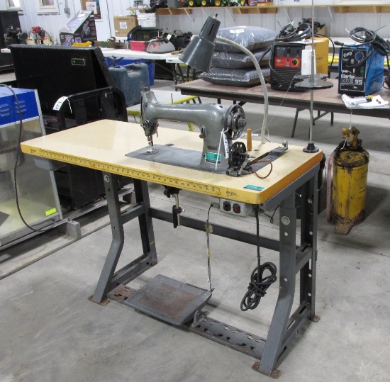 SINGER # 31 COMMERCIAL SEWER,  works good