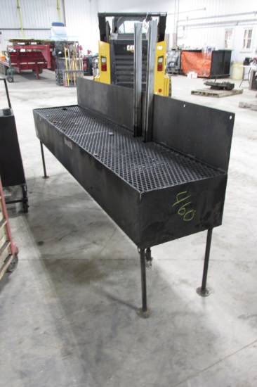 20" x 8' MESH TOPPED OIL DRAIN TABLE, botton  valve drain