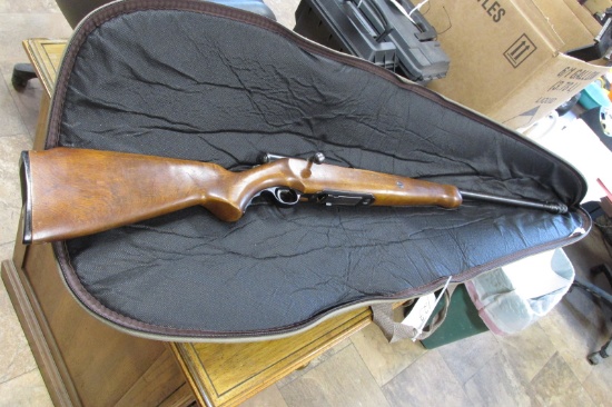 MOSBERG 20 GUAGE BOLT ACTION SHOTGUN w / case