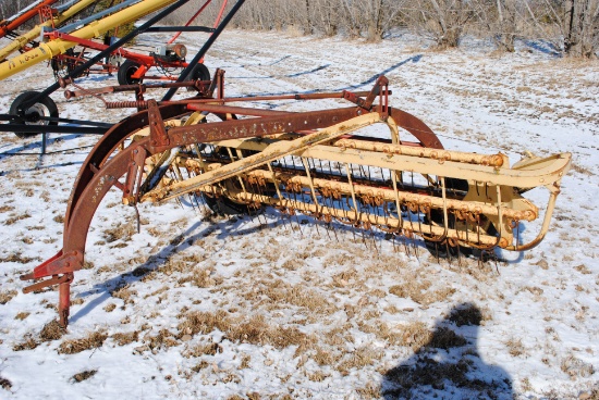 NEW HOLLAND 567 SIDE DELIVERY RAKE