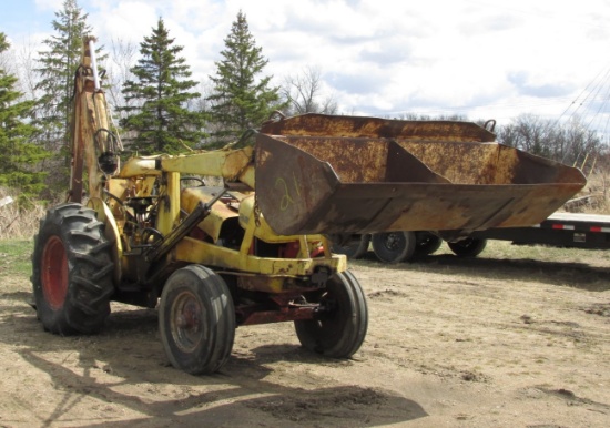 CASE 310 BACKHOE w / CASE LOADER, gas, out riggers, 16" bucket, 14.9 x 24" rears, no 3  pt. +