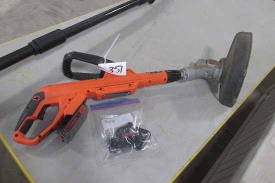 BLACK & DECKER VOLT  STRING WEEDER,  battery & charger