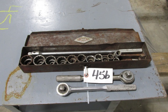 SK SOCKET SET: 7/16"-1 1/4" SOCKETS, 2 RACHETS, BREAKER BAR