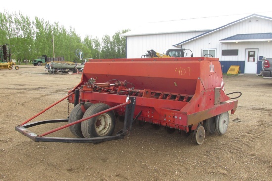 10' CASE-IH 6200 PRESS DRILL, fert never used