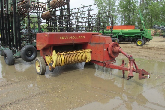 NEW HOLLAND 276 SMALL SQUARE BALER,  no chute, worked when parked a few yrs. Ago