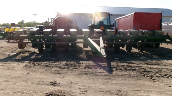 12-30" JOHN DEERE 7000 CORN PLANTER, standard boxes, insecticide, corn  meters