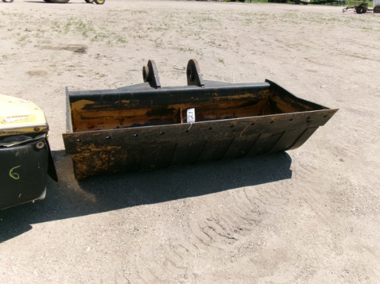 6' UNUSED  EXCAVATOR BUCKET- FITS JOHN DEERE 220