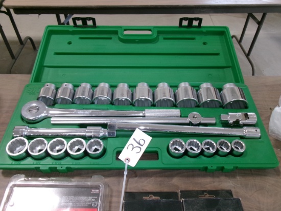 SK UNUSED 3/4" SOCKET SET, includes BREAKER BAR, RACHET, 2 EXT., U JOINT, 20 SOCKETS from 7/8" - 2 1