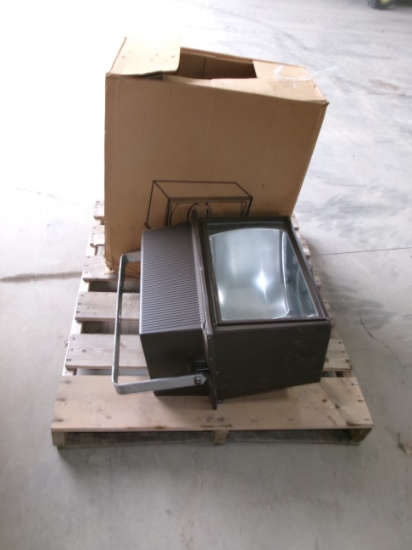 2-AMERICAN ELECTRIC OUT DOOR FLOOD LAMPS, 100 watt, 120 volt