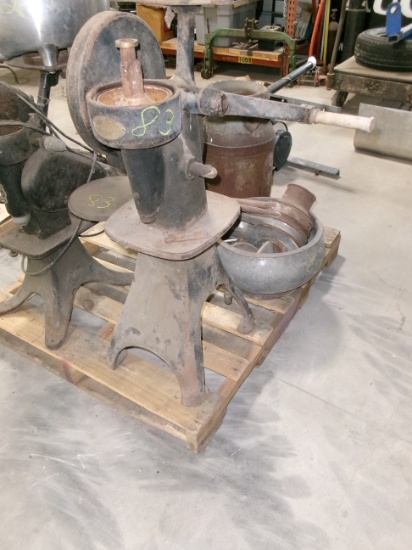 MCCORMICK DEARING CREAM SEPARATOR