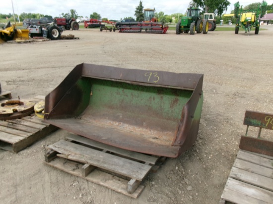 5' LOADER MOUNT DIRT BUCKET