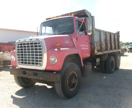 ABOUT A 1975 FORD TWIN SCREW TANDEM w / 14' GRAVEL BOX, 3208 Cat, 5 x 4, 10.00 & 11.00 x20's .