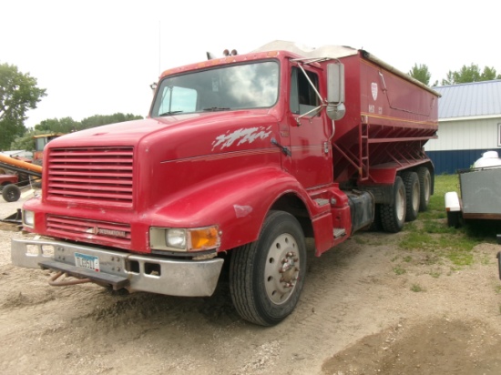 1988 IHC 8600 TRI AXLE w / 20' HART BOX, 855 Cummins, 10 spd. low pro 22.5 tires, Chuck @