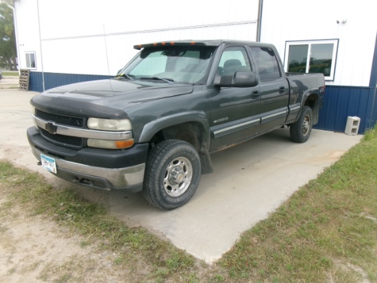 2002 CHEV. 2500 HD 4 DR. 4WD, 6.0 L., 5 th wheel, runs ok,, 290,000 miles, Duane @ 218 686-6512