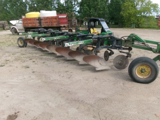 8-18" JOHN DEERE 3600 PLOW, includes coulters