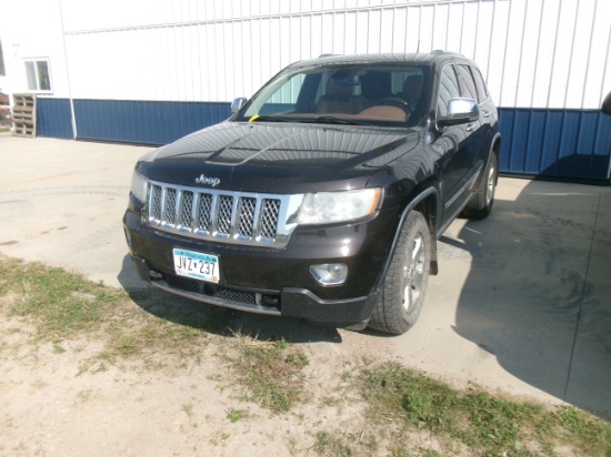 2011 JEEP GRAND CHEROKEE 4 DR., good body & interior, 211,000 miles, has major eng. Issues