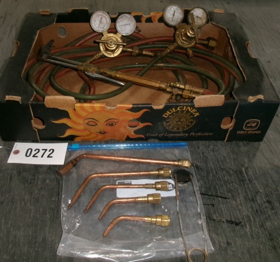 VICTOR OXY-ACETYLENE CUTTING TORCH w / torch head & 5 heating tips