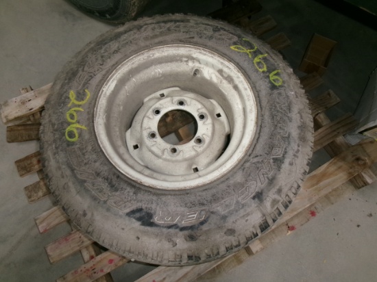 31 X 10.50 R 15" TIRE ON 8 BOLT HUB