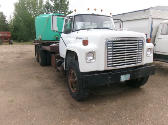 1976 IHC LOADSTAR 1800 TANDEM TWIN SCREW w / 18' STEEL MESH FLATBED, V-8 gas, 5 x 4,
