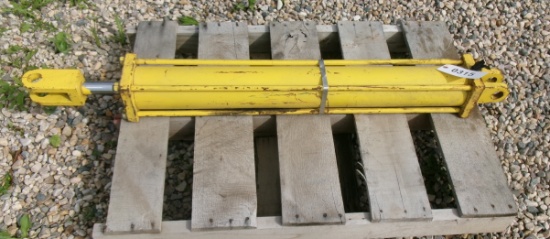JOHN DEERE HYDRAULIC CYLINDER, 36" barrel