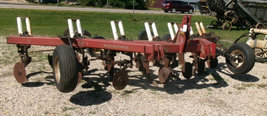 7 SHANK CASE IH # 14 3 PT. RIPPER, coulters & 5 disk levelers