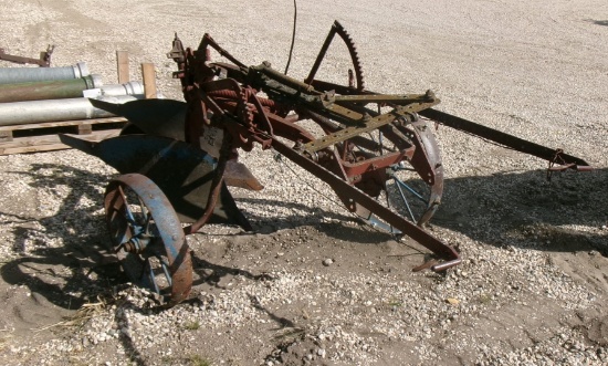 2 BOTTOM IHC MECHANICAL TRIP PLOW, works ok