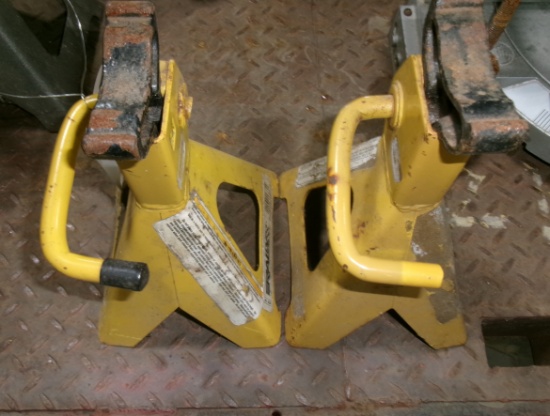 SET OF JACK STANDS