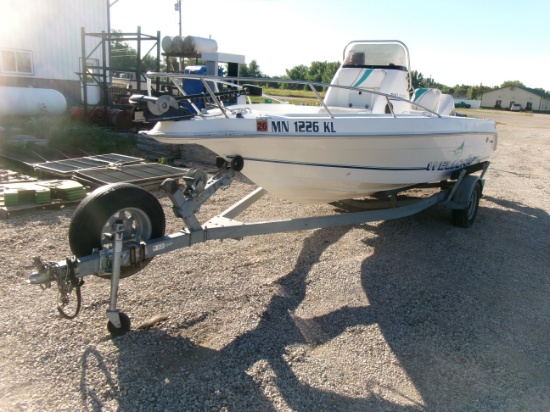 1995 19' WELLCRAFT CENTER CONSOLE BOAT, 130 H.P. 2 stroke Johnson