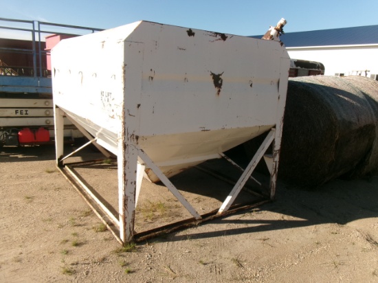 SINGLE COMPARTMENT HYD. DRILL FILL / FEED BIN