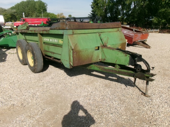 JOHN DEERE 660 TANDEM AXLE MANURE SPREADER, SLOPE GATE, CLEAN, manual in office