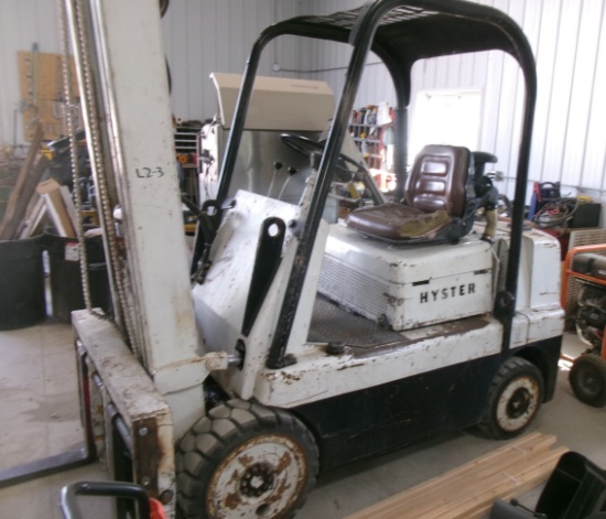 HYSTER DIESEL HARD RUBBER TIRE FORKLIFT