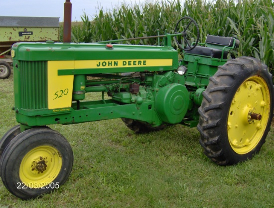 JD 520 tractor
