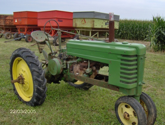 JD Model H tractor