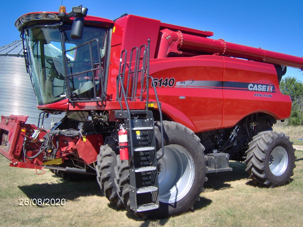 Case/IH 6140 Combine | Farm Equipment & Machinery Farm Machinery  Attachments | Online Auctions | Proxibid