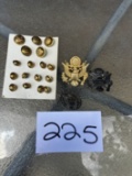 Gar Buttons & Hat Badges